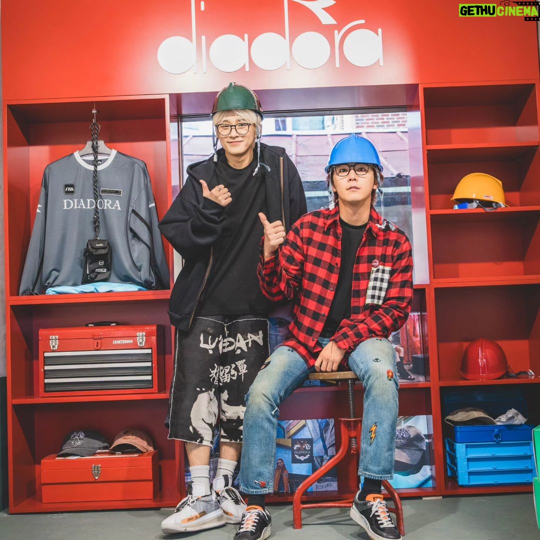 Lee Hong-gi Instagram - 오랜만에 재진이랑 나들이다녀왓지롱😋 #diadora 너무 이쁘네 아주그냥!!ㅋㅋㅋ 초대해줘서 고마워요 누나 @youngmi_0909