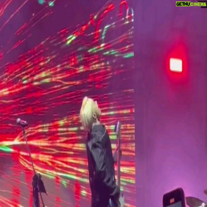Lee Hong-gi Instagram - 오랜만에 락페에서 신나게 놀았습니다. 너무너무 즐겁기 같이 노래하고 뛰어놀아주신분들 너무 고맙습니다.다음에 ftisland concert 놀러오기🤘 #ftisland#부산국제락페스티벌