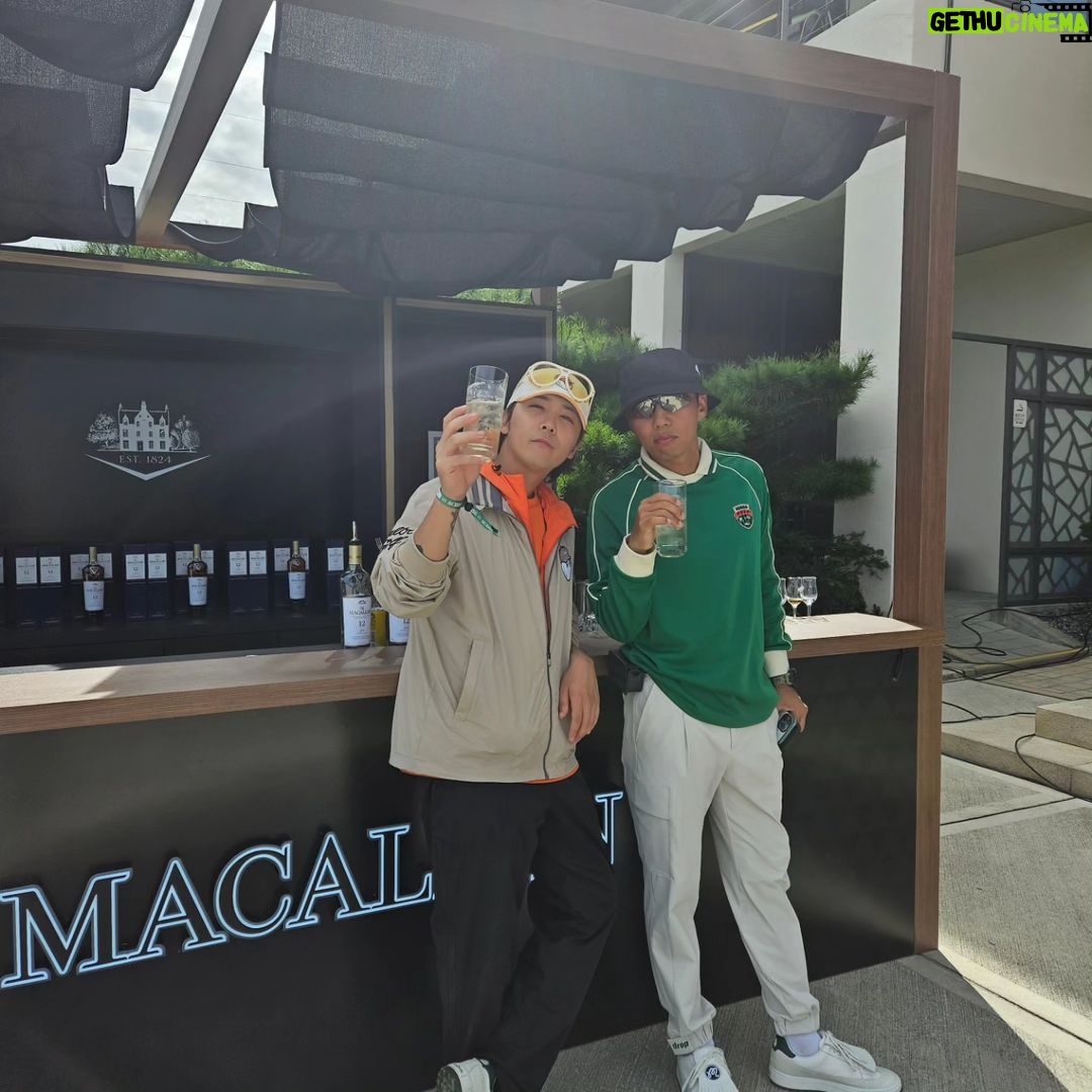 Lee Hong-gi Instagram - 날씨도 좋고 맴버도 좋고 즐거운 하루였다❤️🤘 @leejungshin91 @mr_kanggun @choiyongbin22 @gq_korea #gqopen#ftisland#cnblue