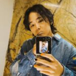Lee Hong-gi Instagram - 와우...이번엔 7년만에 만난 #singapore#primadonna 너무너무 즐거웠습니다!!!😚🤘 이렇게나 반겨주고 잊지않고 노래들 다 기억해주고 신곡도 다 듣고와주고!!! 어느곳을 가도 여러분들 덕분에 힘이납니다!!! 새로만든 노래 살짝 스포했는데 조그만 기다려줘요!! 약속대로 곧 돌아올께요😁 약속!!!!!!!🤙 つぎはどこ?? #너무너무thankyou#ftisland#heyday