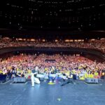 Lee Hong-gi Instagram - 와우...이번엔 7년만에 만난 #singapore#primadonna 너무너무 즐거웠습니다!!!😚🤘 이렇게나 반겨주고 잊지않고 노래들 다 기억해주고 신곡도 다 듣고와주고!!! 어느곳을 가도 여러분들 덕분에 힘이납니다!!! 새로만든 노래 살짝 스포했는데 조그만 기다려줘요!! 약속대로 곧 돌아올께요😁 약속!!!!!!!🤙 つぎはどこ?? #너무너무thankyou#ftisland#heyday