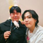Lee Hong-gi Instagram - 18년만에 처음만난 #indonesiaprimadonna 누구보다 서로가 만나고싶었다라는 마음이 잘 전달되었다. 행복합니다.너무 늦게와서 미안합니다. 잊지않고 기다려줘서 고맙습니다. 꼭 다시만나자는 약속 잊지않고 다시 올께요!!! 다들 행복한 꿈 꾸세요!!!🌙 우리를 기다리는 누군가가 있는곳에 꼭 만나러 갈께요😄🤘 #ftisland#heyday