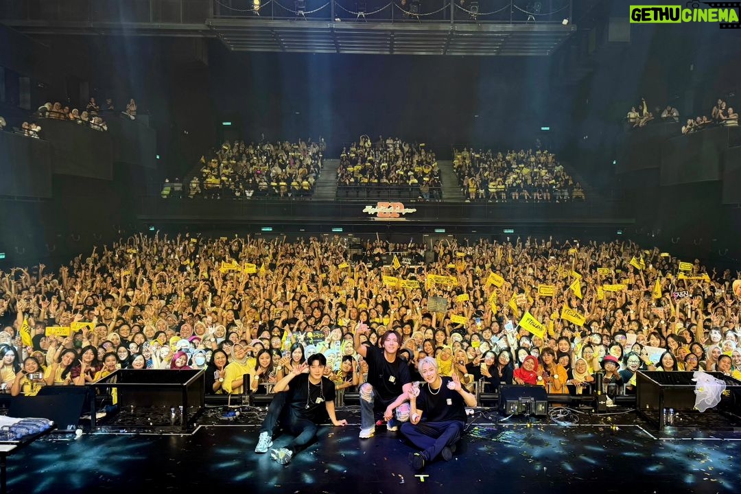 Lee Hong-gi Instagram - 약 13년만에 만난 #malaysia#primadonna 최근노래들까지 다알고 우리텐션보나 더 높은 친구들😃😃 그동안 못온것이 너무 미안하다..🤕 하지만!!오늘 약속한거 잊지말고 꼭 다시 이곳 #zepp 에서 다시만나자!!!!😄😄🤙 오늘 역시 너무 행복했다!!!! #doyouknowftisland