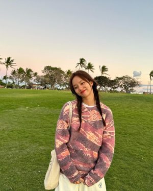 Lee Hye-ri Instagram - 마치 여행 같았던 나의 20대 나의 2023. 안녕!! 🌈