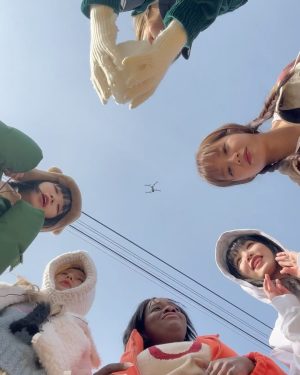 Lee Hye-ri Instagram - 마치 여행 같았던 나의 20대 나의 2023. 안녕!! 🌈