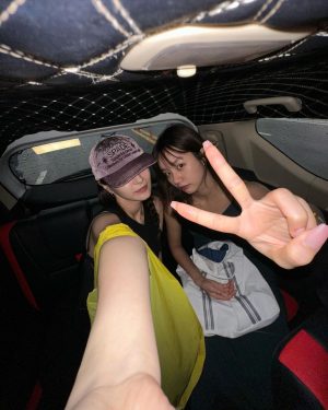 Lee Hye-ri Instagram - 마치 여행 같았던 나의 20대 나의 2023. 안녕!! 🌈