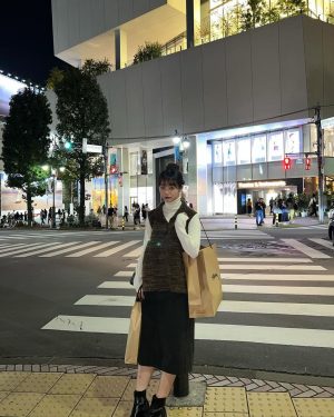 Lee Hye-ri Instagram - 마치 여행 같았던 나의 20대 나의 2023. 안녕!! 🌈
