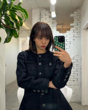 Lee Hye-ri Instagram - “혜리야 나 결혼해. 축사 부탁해도 될까?”

여러가지 감정이 뒤섞였던 날이 엊그제 같은데… 울언니 오늘 결혼했어요 🥹🤍
세상에서 제일 예뻤던 소진언니💗
지구에서 제일 많이 축하해요!!!! 행복해야해요🌷🌷