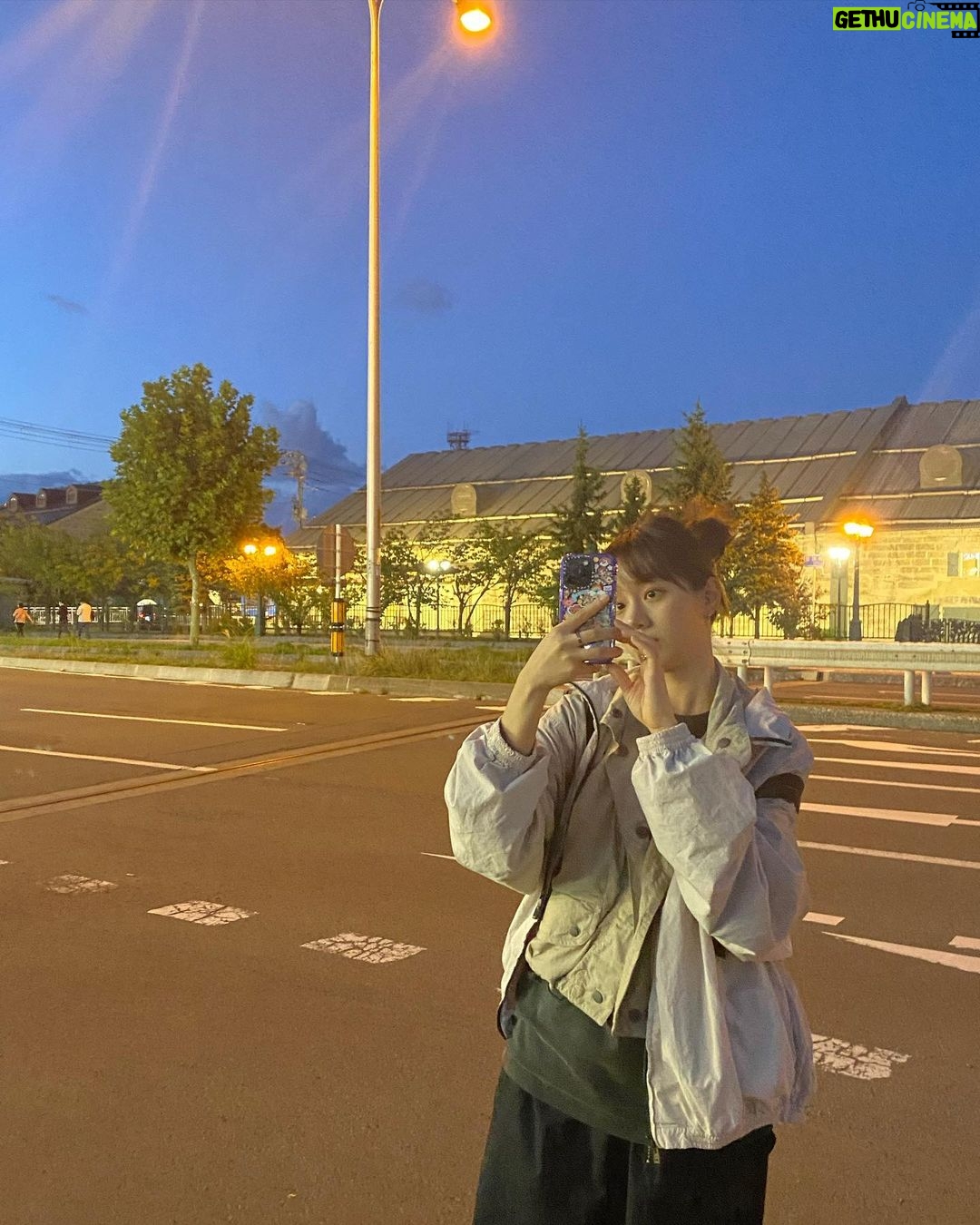 Lee Hye-ri Instagram - 귀여운 것만 보면 그냥 못 지나가는 사람들…😛