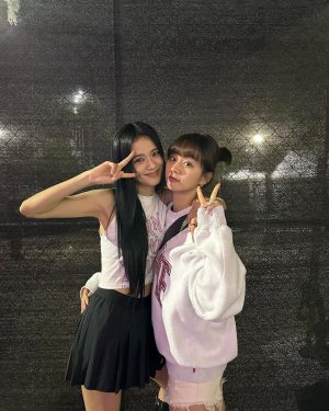 Lee Hye-ri Instagram - 블핑이들 서울콘 그리고 LA콘 🖤🩷 너무 너무 감동적이었어 !! 초대해줘서 고마워 칭구들 사랑해 최고야 자랑스러워 !!!! 🧚‍♀️