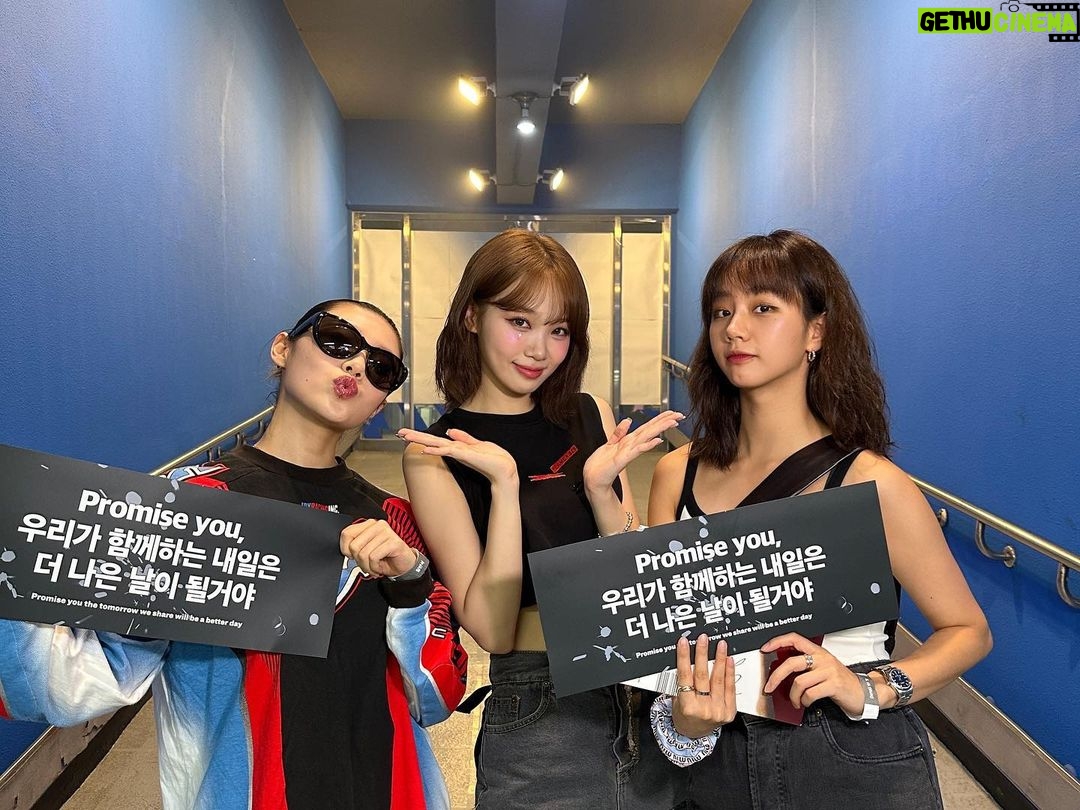 Lee Hye-ri Instagram - 르세라핌… 미쳐따… 첫 콘서트 축하해 💗 너무 너무 멋있었어 우리 채원이ㅠㅠㅠㅜ채고야 ❣️
