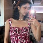 Lee Hye-ri Instagram - hot summer ! 🍒🔥 @dolcegabbana 🤍 #돌체앤가바나 #dolcegabbana #DG로고백 #DGLogoBag