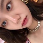 Lee Hye-ri Instagram - hot summer ! 🍒🔥 @dolcegabbana 🤍 #돌체앤가바나 #dolcegabbana #DG로고백 #DGLogoBag