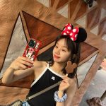 Lee Hye-ri Instagram - 한 살 어려진 기념으로 디즈니 🎈 만 구천보 걷고 지쳤다고 한다