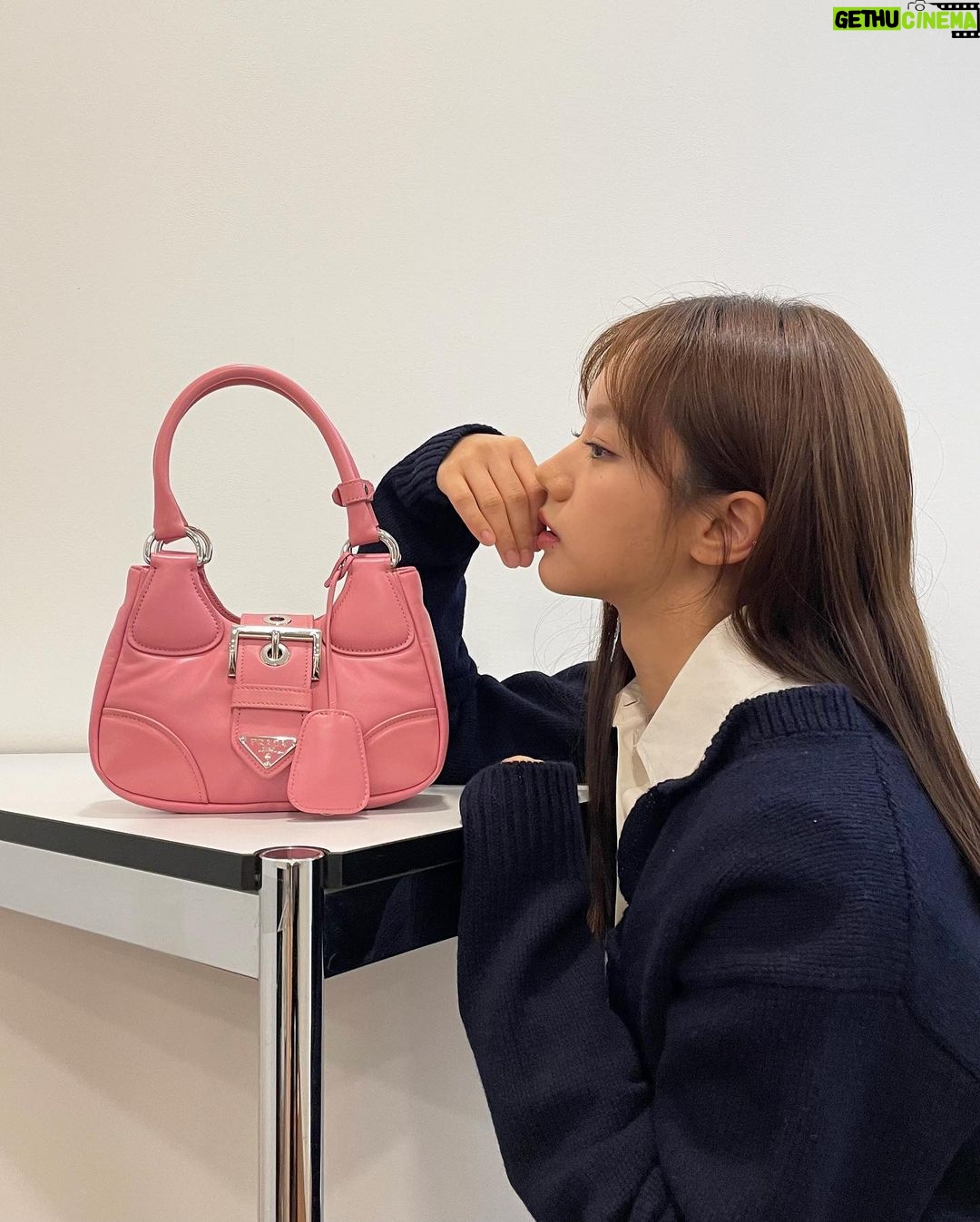 Lee Hye-ri Instagram - @Prada #PradaFW23 and #PradaMoon 미우치아 프라다와 라프 시몬스가 함께하는 프라다 FW23 컬렉션. 2023년 2월 23일 오후 10시 💖