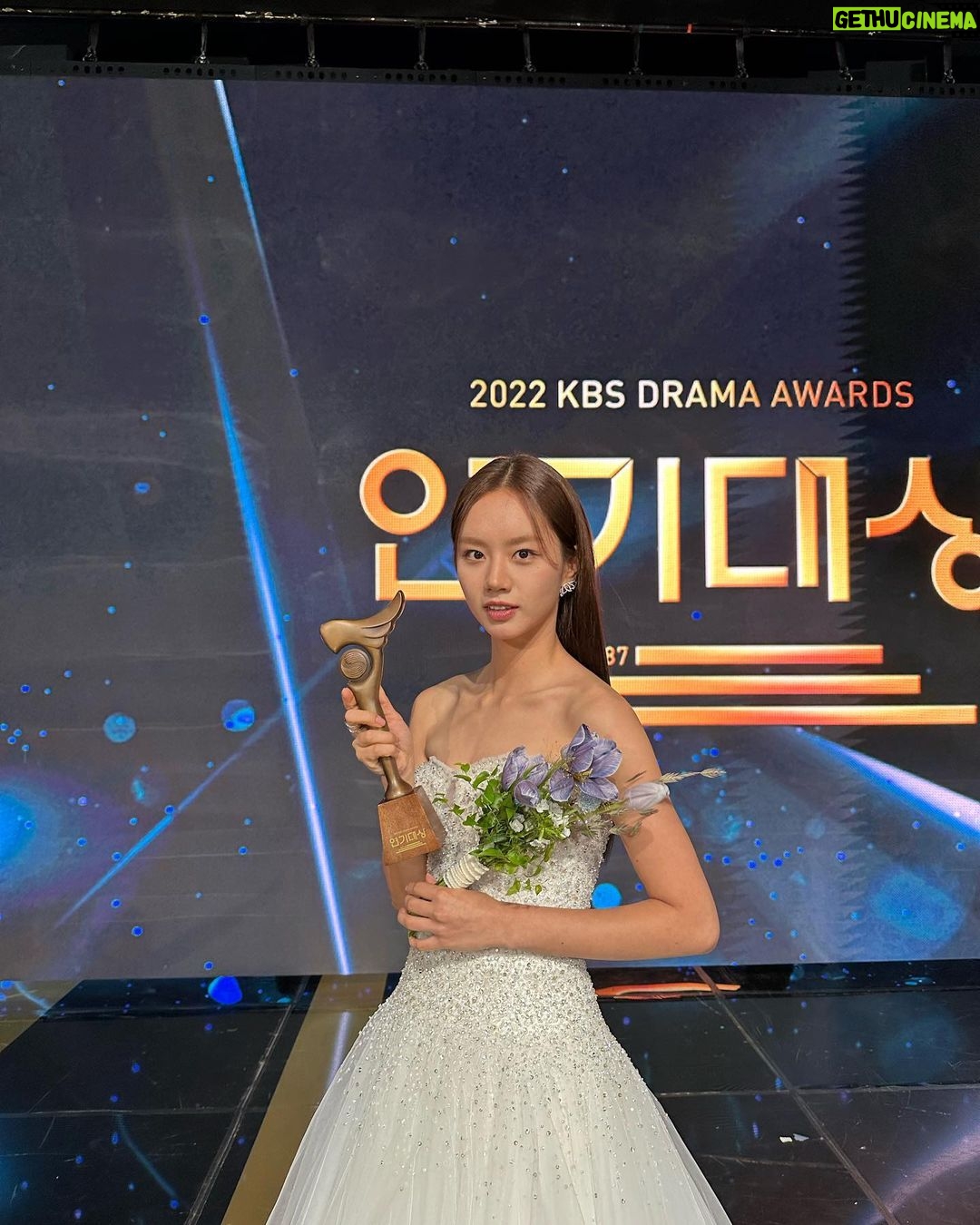 Lee Hye-ri Instagram - 2022년을 이렇게 뜻깊게 마무리할 수 있어서 행복해요! 올해 많이 많이 사랑해 주셔서 감사드립니다. 보답하려고 애쓰는 마음으로 새해를 맞이할게요!!!! 새해 복 많이 받으세요 여러분 💘