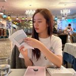 Lee Hye-ri Instagram - 서점은 오랜만에 가도 언제나 기분이 좋아지는 곳 📚