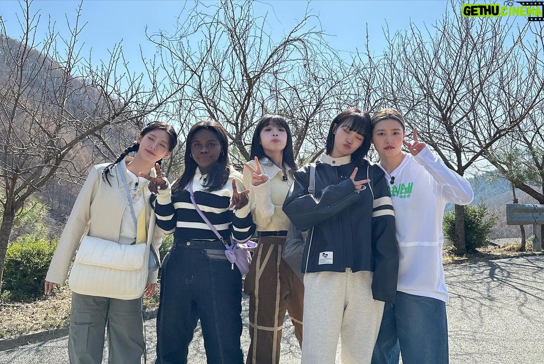 Lee Hye-ri Instagram - 지금까지 혜미리예채파를 사랑해주셔서 감사합니다 💗 좋은 칭구들을 만나서 행복한 시간이었습니다!! 우리 또 만나 언젠가 🥰