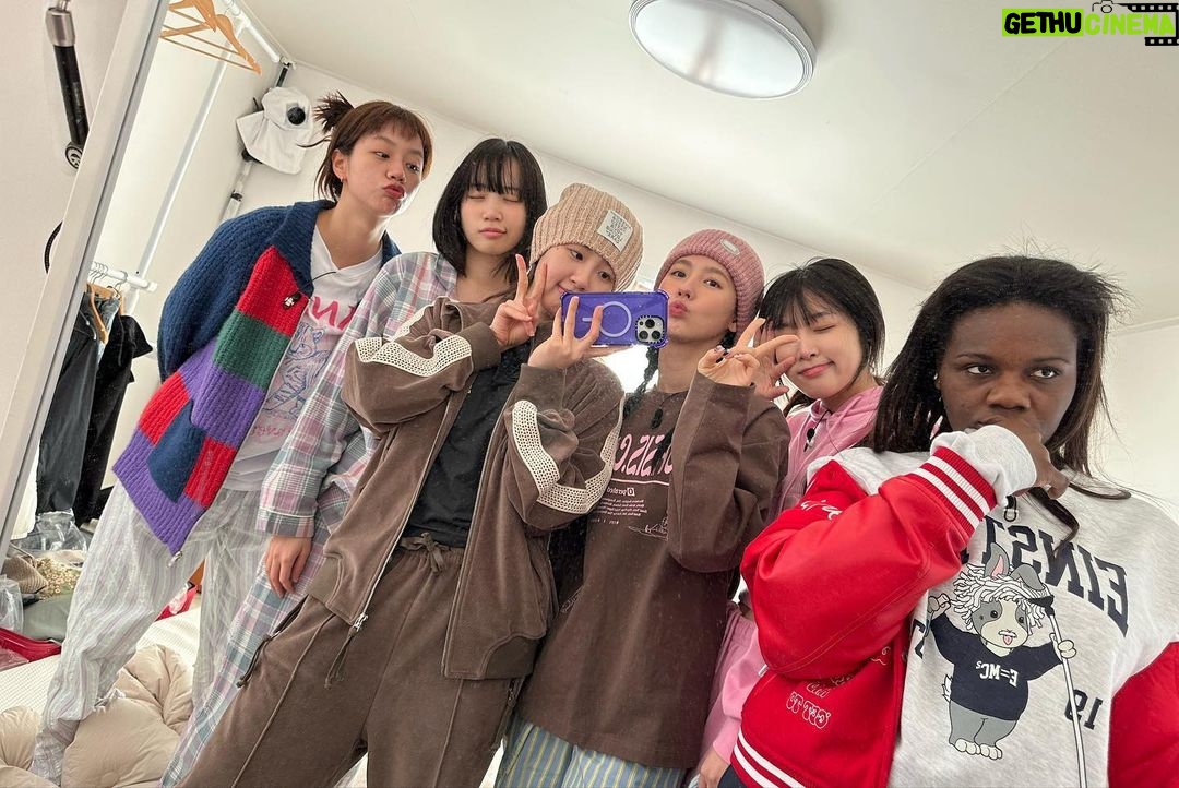 Lee Hye-ri Instagram - 지금까지 혜미리예채파를 사랑해주셔서 감사합니다 💗 좋은 칭구들을 만나서 행복한 시간이었습니다!! 우리 또 만나 언젠가 🥰
