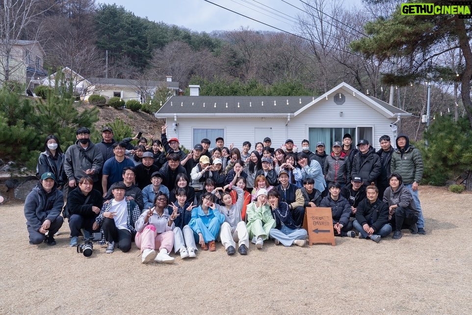 Lee Hye-ri Instagram - 지금까지 혜미리예채파를 사랑해주셔서 감사합니다 💗 좋은 칭구들을 만나서 행복한 시간이었습니다!! 우리 또 만나 언젠가 🥰