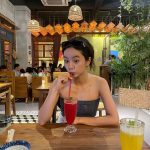 Lee Hye-ri Instagram - 수박 좋아 망고 좋아 나쨩 좋아 🍉🌴👙