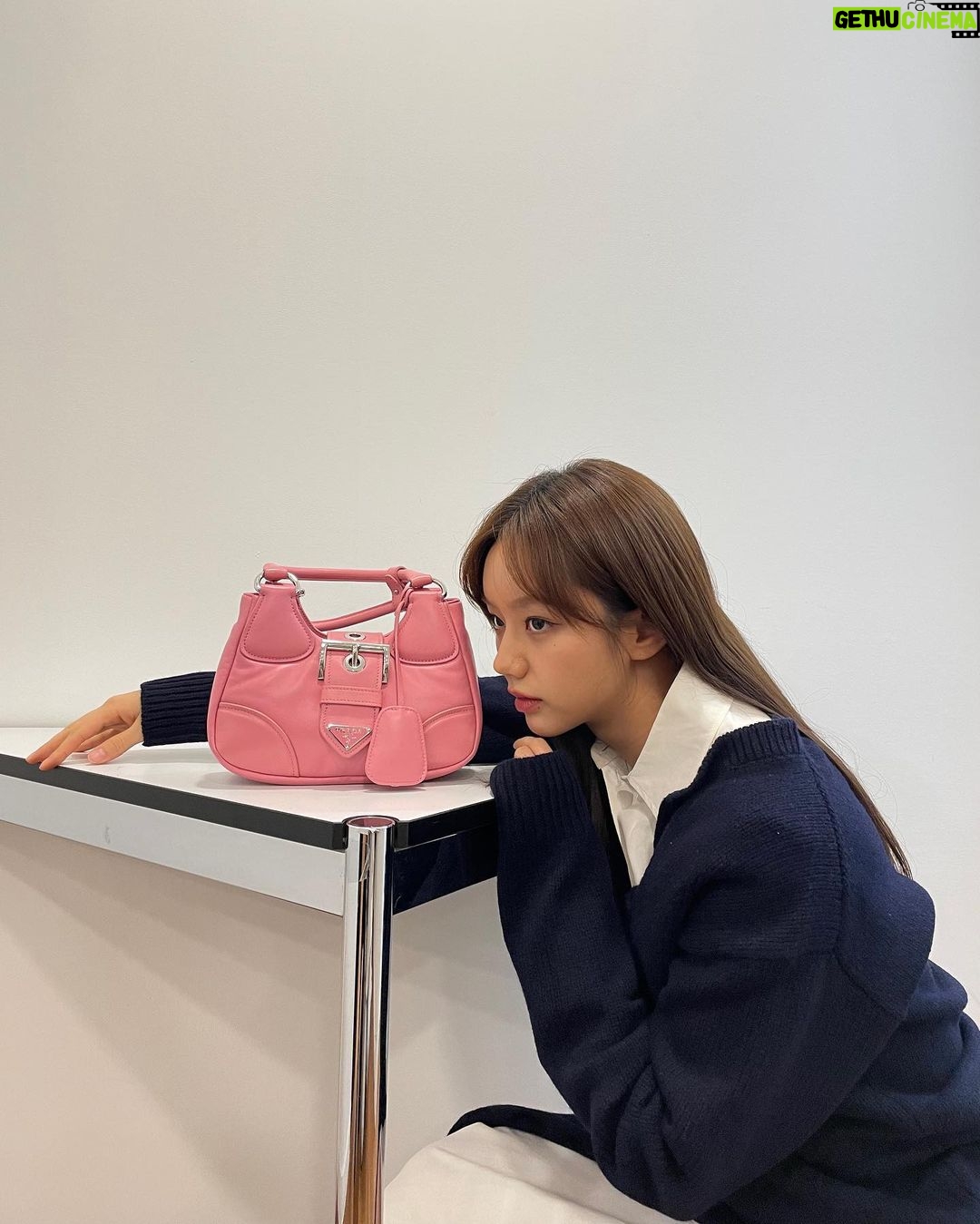 Lee Hye-ri Instagram - @Prada #PradaFW23 and #PradaMoon 미우치아 프라다와 라프 시몬스가 함께하는 프라다 FW23 컬렉션. 2023년 2월 23일 오후 10시 💖