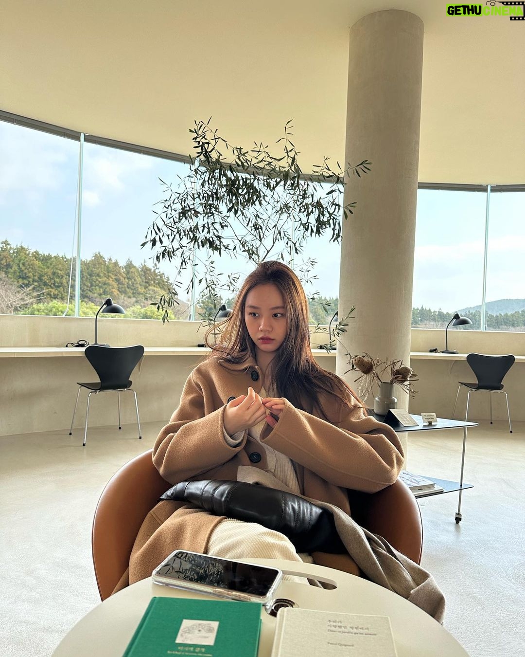 Lee Hye-ri Instagram - 또 가고파 제주 🧡 (제주 브이로그 준비중이요)