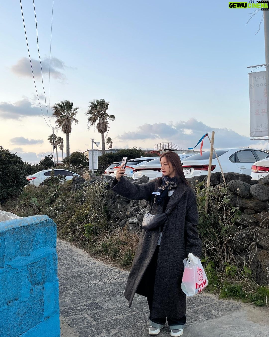 Lee Hye-ri Instagram - 또 가고파 제주 🧡 (제주 브이로그 준비중이요)
