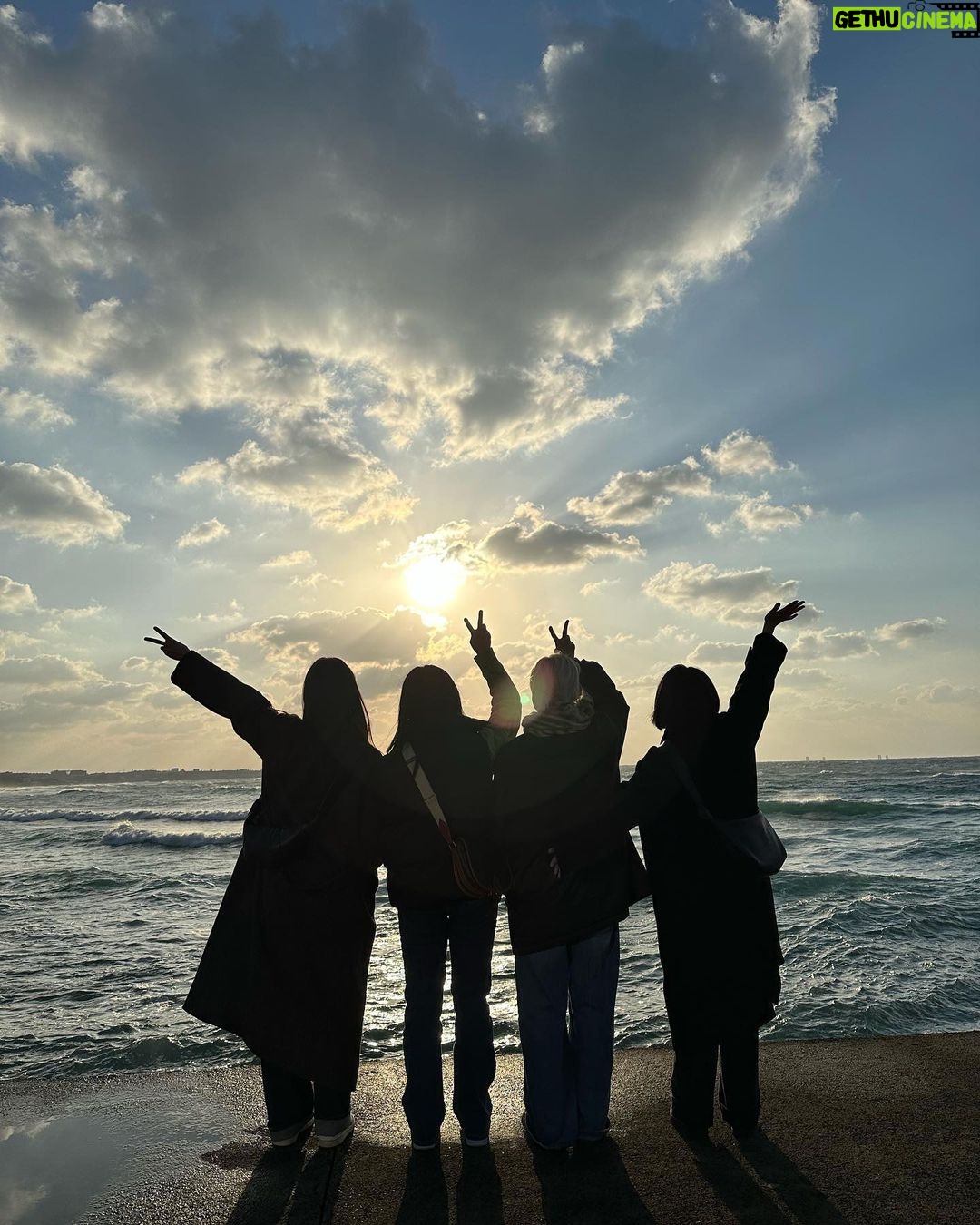 Lee Hye-ri Instagram - 또 가고파 제주 🧡 (제주 브이로그 준비중이요)