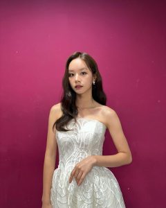 Lee Hye-ri Instagram - 여러분 덕분입니다 🥺 잊지않고 늘 열심히 노력하는 배우가 되겠습니다 !!!! 🔥❤️
