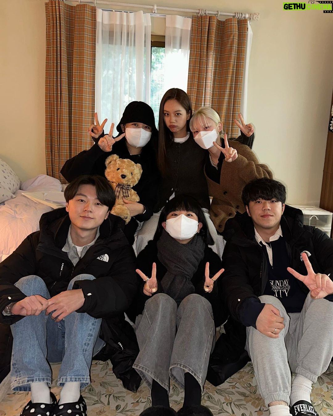 Lee Hye-ri Instagram - 지금까지 일당백집사와 동주을 사랑해주신 시청자 여러분 진심으로 감사드립니다 💝 덕분에 저도 너무나 행복한 시간이었습니다! 오래 오래 잊지 못할 거예요 💛 동주야 늘 행복해야 해 !!!!