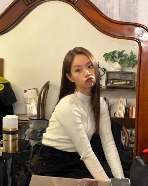 Lee Hye-ri Instagram - 태희랑 동주는 과연 어떻게 될까요!!!! 
끝까지 봐주실거죠 여러분?! 🥺
