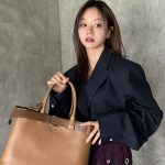 Lee Hye-ri Instagram - 👜👡🐻🍂🤎 #Prada #PradaBuckle