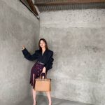 Lee Hye-ri Instagram - 👜👡🐻🍂🤎 #Prada #PradaBuckle