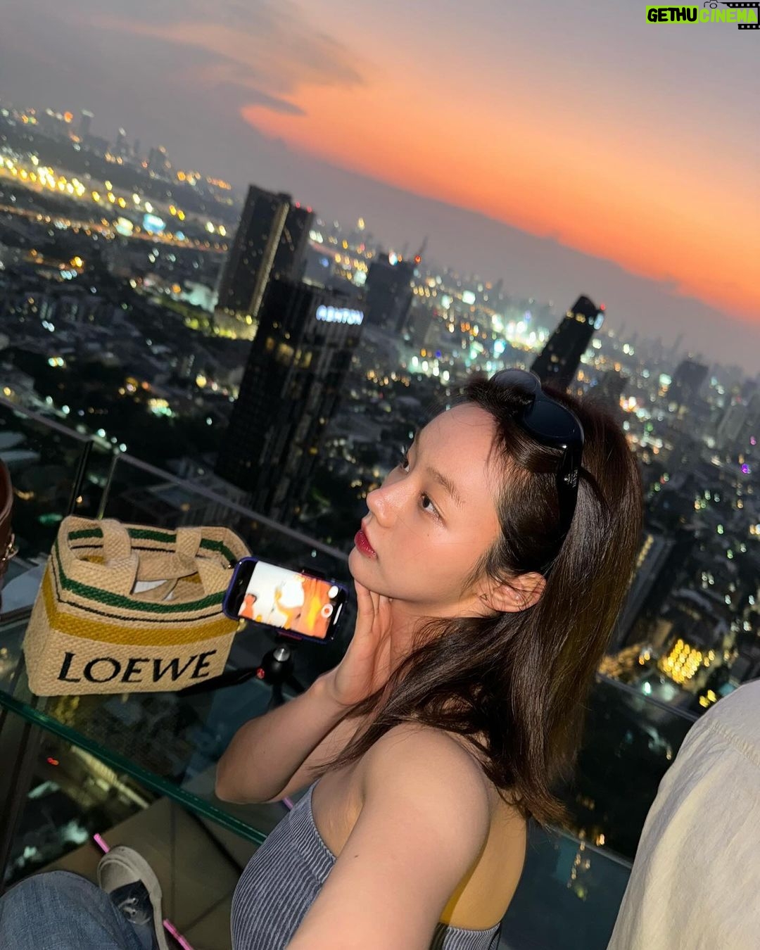 Lee Hye-ri Instagram - 혹시 방콕 브이로그 기다리고 있는 사람???? 🙋🏻♀️