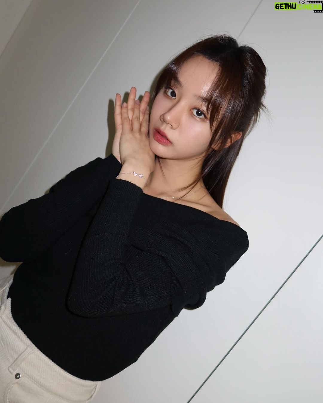 Lee Hye-ri Instagram - 반짝 반짝 나를 더 빛나게 해주는 🦋 #키린 #Qeelin #울루에코다이아몬드 #WuluEchoDiamond #광고