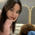 Lee Hye-ri Instagram - 나의 최고 잘샀템 시몬스 뷰티레스트 블랙. 🖤 엄마가 쓰던 침대도 거의 10년이 다 돼가서 드디어 바꿔드렸다 !!!! 잘 쓰고 있는지 확인하러 갔는데 우리 호두가 더 신났네 😅 #시몬스 #시몬스침대