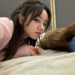 Lee Hye-ri Instagram - 나의 최고 잘샀템 시몬스 뷰티레스트 블랙. 🖤 엄마가 쓰던 침대도 거의 10년이 다 돼가서 드디어 바꿔드렸다 !!!! 잘 쓰고 있는지 확인하러 갔는데 우리 호두가 더 신났네 😅 #시몬스 #시몬스침대