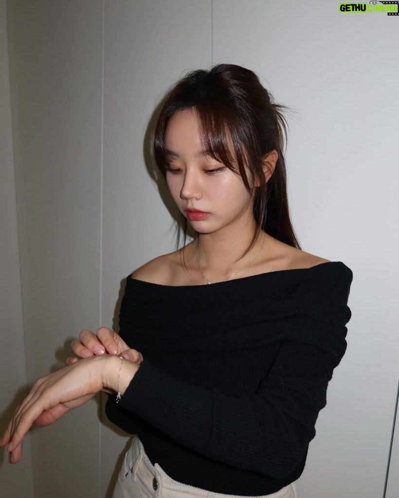Lee Hye-ri Instagram - 반짝 반짝 나를 더 빛나게 해주는 🦋 #키린 #Qeelin #울루에코다이아몬드 #WuluEchoDiamond #광고