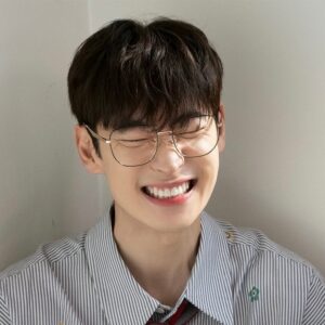 Lee Je-hoon Instagram - ⠀
이번에 신경 써서 만들어보았는데
마음에 드실지 모르겠어요☺️
제 마음과 정성을 담아 시즌 그리팅을 드립니다. 
많이 찾아주세요-*

𝟐𝟎𝟐𝟒 𝑳𝑬𝑬 𝑱𝑬 𝑯𝑶𝑶𝑵 𝑺𝑬𝑨𝑺𝑶𝑵’𝑺 𝑮𝑹𝑬𝑬𝑻𝑰𝑵𝑮𝑺
【𝐀 𝐑𝐄𝐂𝐎𝐑𝐃 𝐎𝐅 𝐘𝐎𝐔𝐓𝐇】📀

❀ུ۪컴퍼니온 스토어에서 판매 중❀ུ۪

#이제훈 #LeeJeHoon #컴퍼니온 #COMPANYON