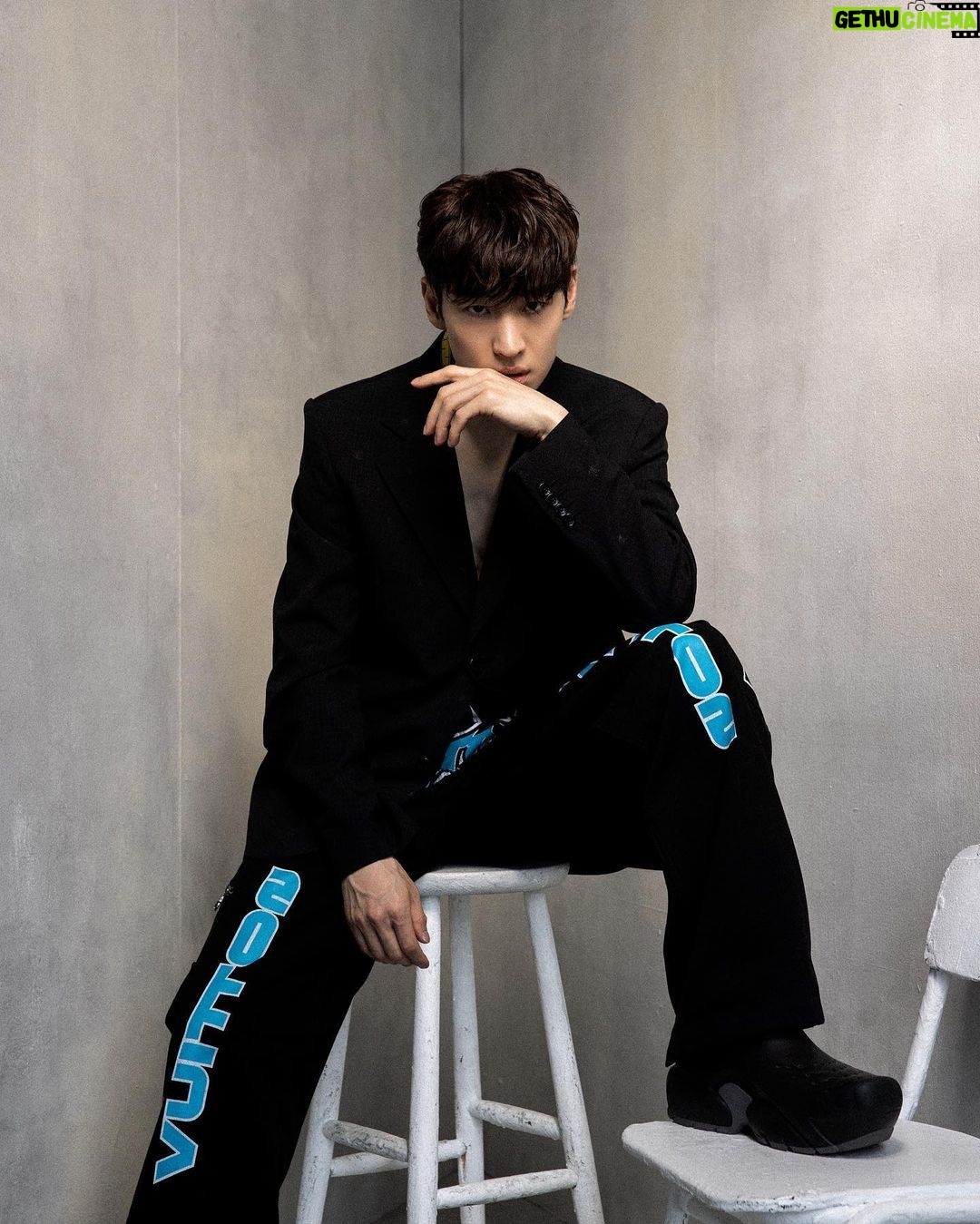 Lee Je-hoon Instagram - ⠀ B cut🪞 @voguehongkong