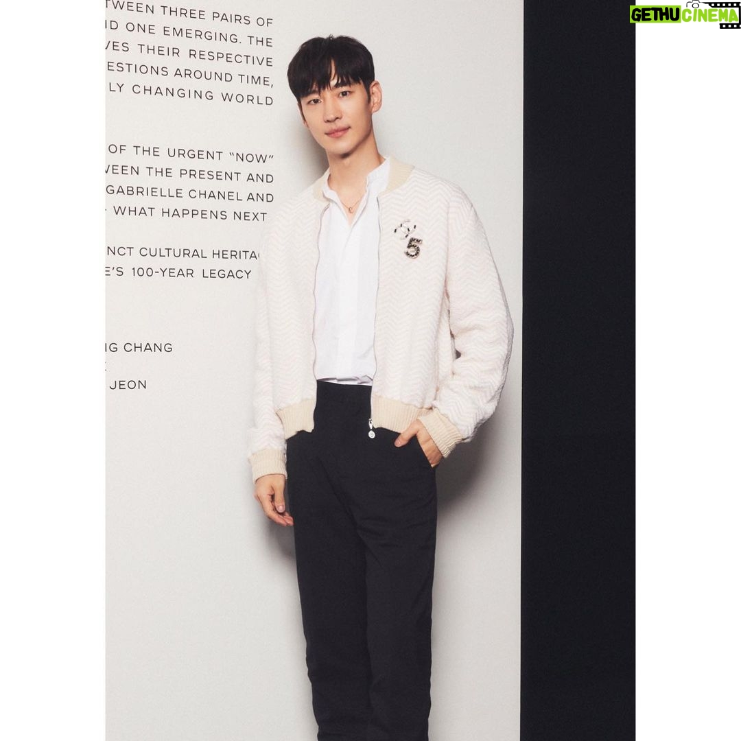 Lee Je-hoon Instagram - ⠀ @chanelofficial @friezeofficial #CHANEL #샤넬패션 #샤넬아트앤컬쳐
