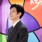 Lee Je-hoon Instagram - ⠀ 2023 뉴시스 한류 엑스포에서 문화체육관광부 장관상을 수상하게 되었습니다. 아직 많이 부족하고 노력해야 하는데 이렇게 영광스러운 상을 주셔서 진심으로 감사드립니다. 저를 응원해 주신 모든 분들과 초대해 주신 뉴시스 한류 엑스포 관계자 여러분께 감사의 인사 전합니다. 앞으로도 K-콘텐츠가 많은 사랑을 받을 수 있도록 최선을 다하겠습니다. 그리고 궂은 날씨에 먼 길 와준 우리 팬 여러분들도 감사드려요.🩶