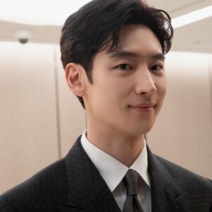 Lee Je-hoon Instagram - ⠀ 2023 뉴시스 한류 엑스포에서 문화체육관광부 장관상을 수상하게 되었습니다. 아직 많이 부족하고 노력해야 하는데 이렇게 영광스러운 상을 주셔서 진심으로 감사드립니다. 저를 응원해 주신 모든 분들과 초대해 주신 뉴시스 한류 엑스포 관계자 여러분께 감사의 인사 전합니다. 앞으로도 K-콘텐츠가 많은 사랑을 받을 수 있도록 최선을 다하겠습니다. 그리고 궂은 날씨에 먼 길 와준 우리 팬 여러분들도 감사드려요.🩶
