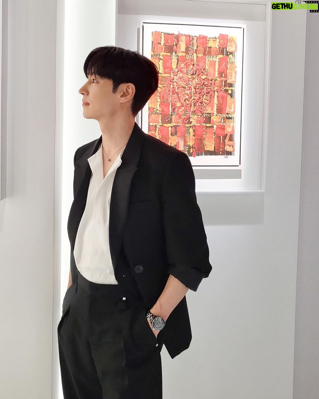 Lee Je-hoon Instagram - ⠀ #TweedDeCHANEL #CHANELHighJewelry #CHANEL