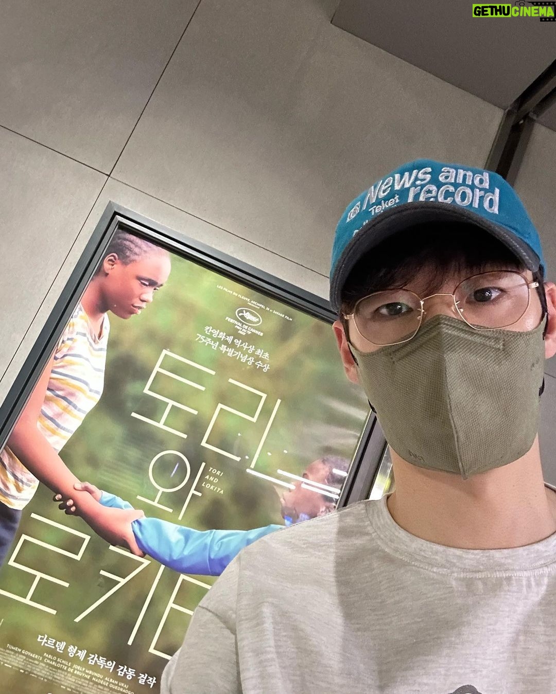 Lee Je-hoon Instagram - ⠀ 전주에서 못 보고 오늘 봤어요. 감사합니다 다르덴 형제 :-D