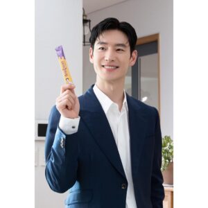 Lee Je-hoon Instagram - ⠀
따뜻하고 좋았던 날씨🌸
그리고 즐거웠던 촬영~*😉

@icletime #아이클타임