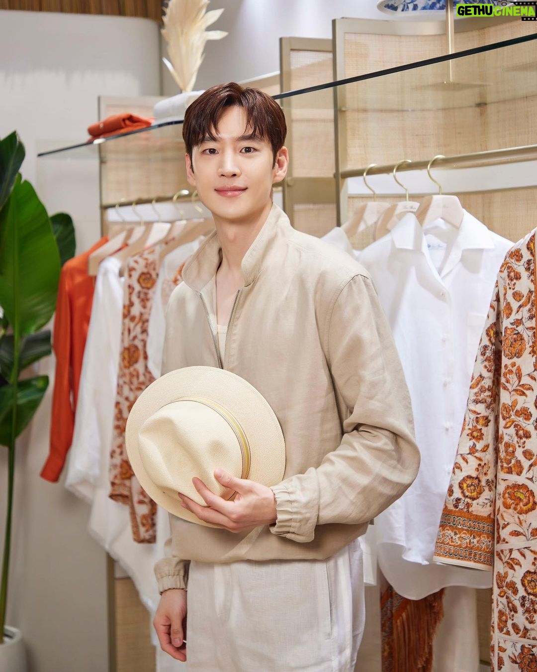 Lee Je-hoon Instagram - ⠀ 벌써 여름이 온 것 같은 기분🍃🌞😎 #LoroPiana #로로피아나 #LoroPiana2023Resort