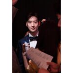 Lee Je-hoon Instagram - ⠀ 제59회 백상예술대상 다녀왔어요😃 초대해 주셔서 너무나 영광이었습니다-* 허광한 배우님도 뵙게 돼서 너무 반가웠어요💕 다음에 꼭 다시 뵐 수 있길 바라요.🫣🫣 수상하신 모든 분들 다시 한번 축하드립니다👏👏