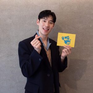 Lee Je-hoon Instagram - ⠀
큰 자기님, 아기자기님💚
그리고 @youquizontheblock 모든 자기님들
초대해 주셔서 감사합니다^ㅇ^~*
그리고 시청해 주신 모든 자기님들도 감사드려요🥰
너무 즐거운 시간이었어요. 유퀴즈 최고!!!👍🏻👍🏻👍🏻